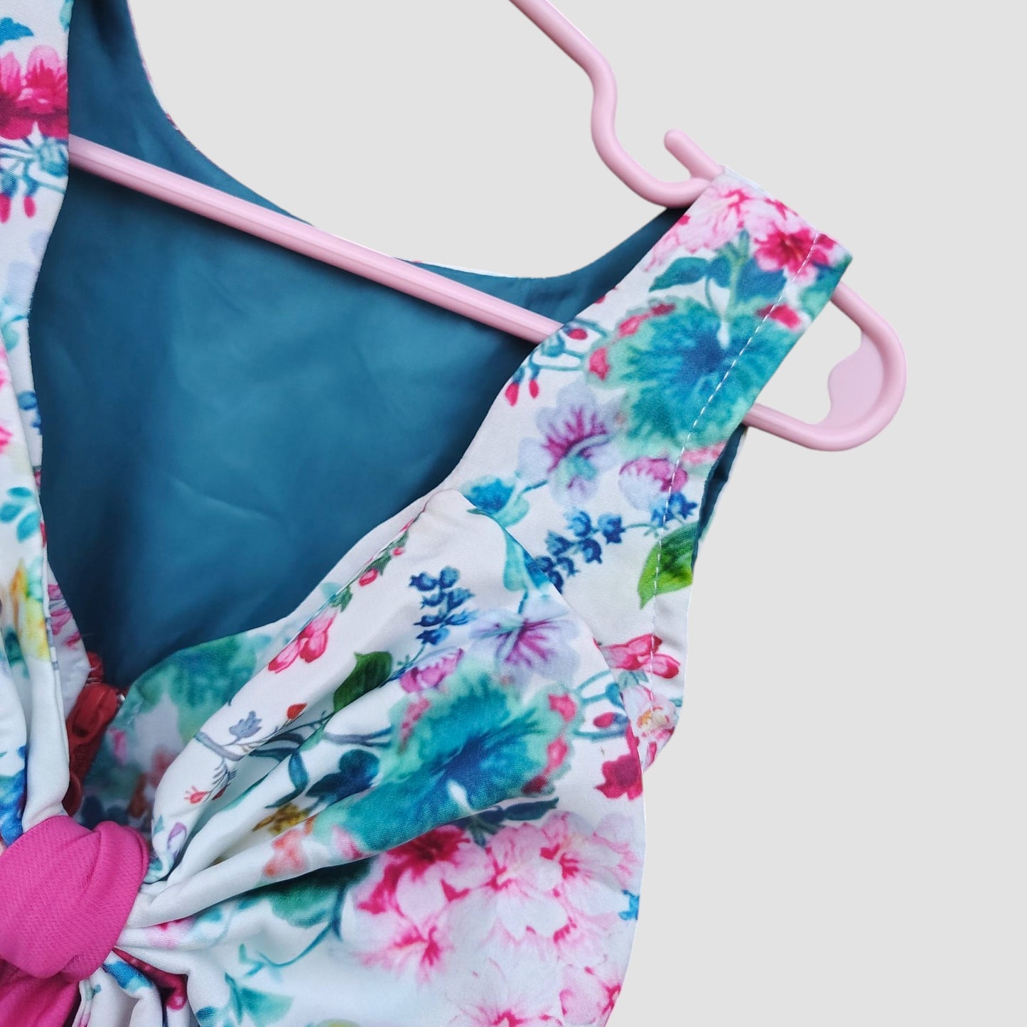 Floral Sleeveless Girls Dress with Back Bow – Spring Party Style