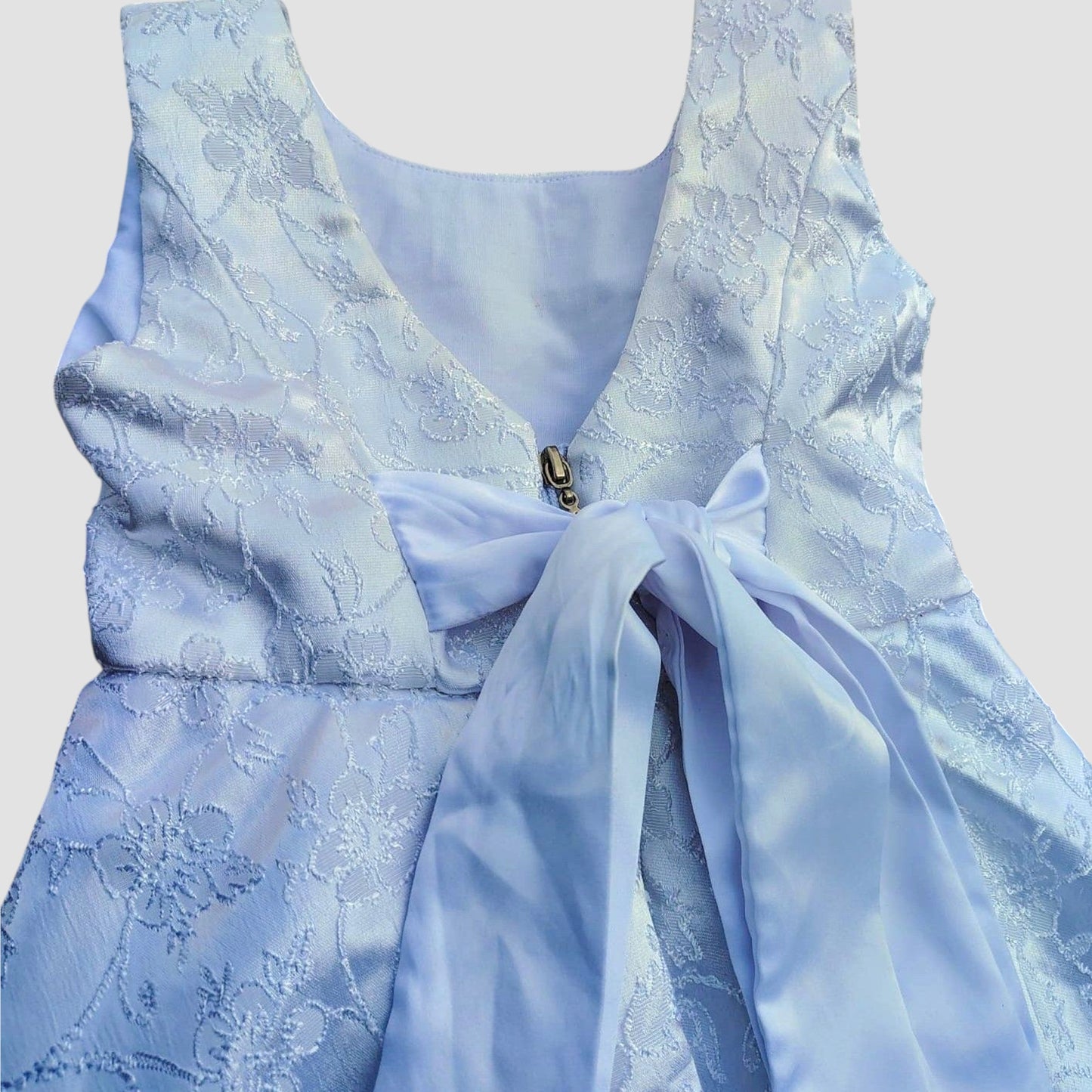 Elegant White Floral Jacquard Sleeveless Dress